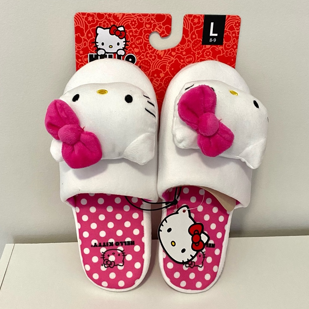 *NWT* Hello Kitty Slippers - Large (8/9)